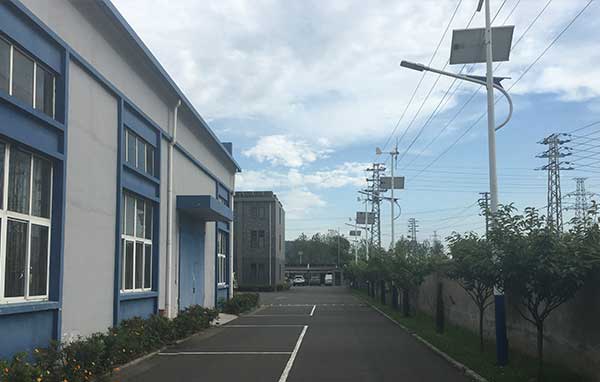 歐陸電氣廠區風光互補路燈系統案例.jpg