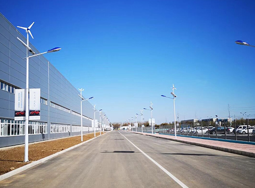 南京歐陸電氣100臺設(shè)備配置功率為300W的風(fēng)光互補路燈照明系統(tǒng)